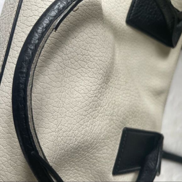 Kate Spade pebble leather beige and black shoulder bag with gold tone ac… - Picture 6 of 16